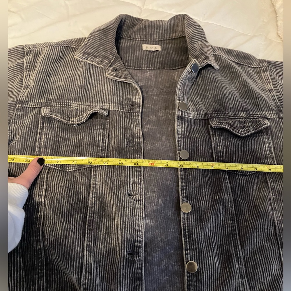 Cute Jacket! Can be worn buttoned or open! - Picture 7 of 9